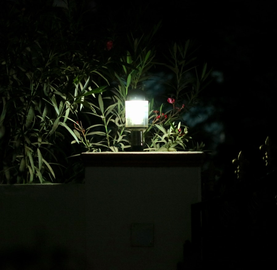 Photo Modern simple garden column lamp